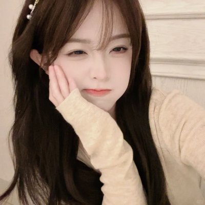 男孩在唱歌